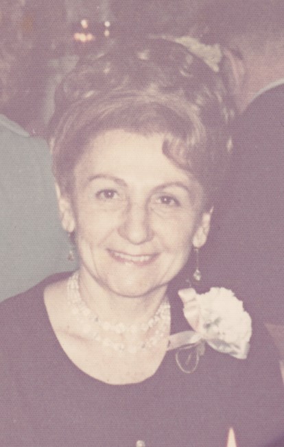 Obituario de Mary M. Falconi