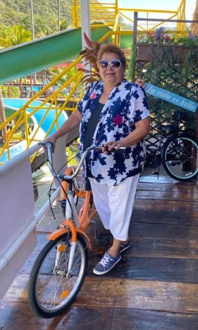 Obituary of Reyna Alicia Flores