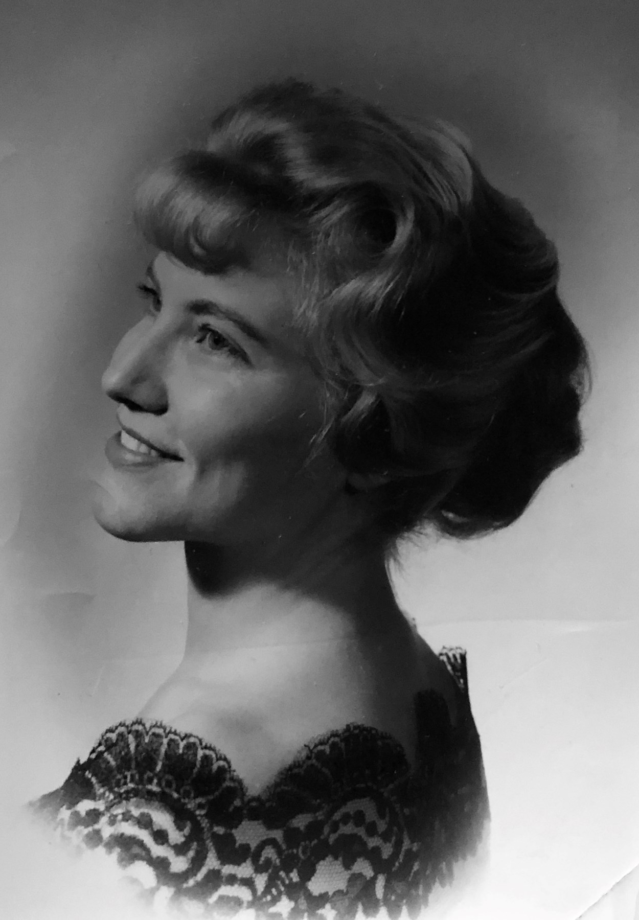 Obituary of Shirley R Walker