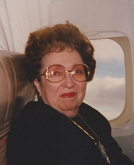Obituario de Juanita Yvonne Holland