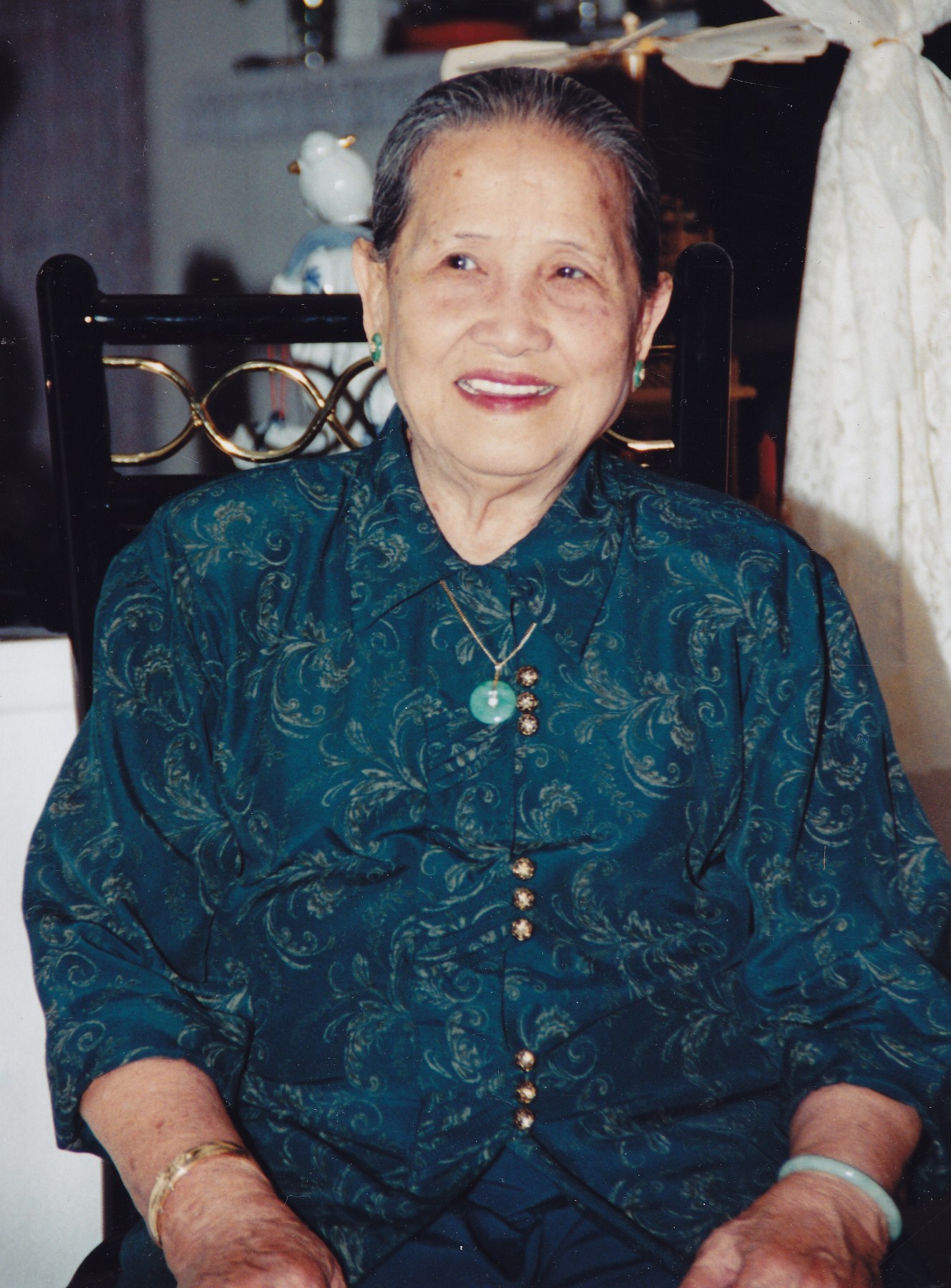 Obituary of Lang Thi Le