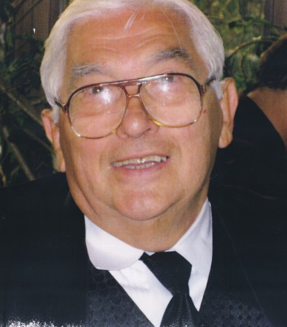 Obituario de Robert J. Brennan