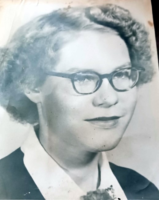 Obituary of Vivian Edith Davis