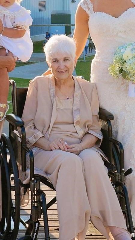 Obituary of Shirley Holcombe Hall