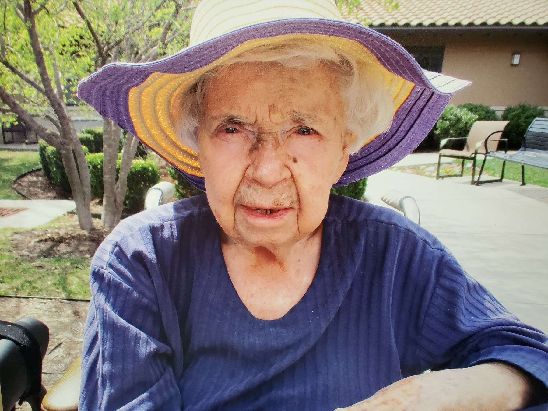 Obituary of Helen Lenora (Lee) Leck