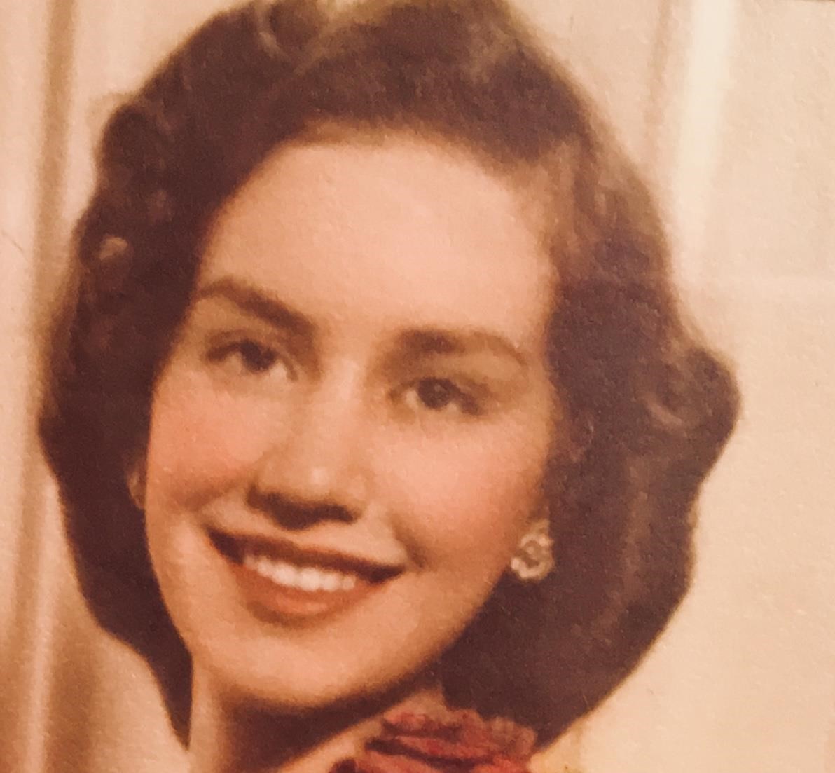 Obituary of Gloria Holguin Gelfand