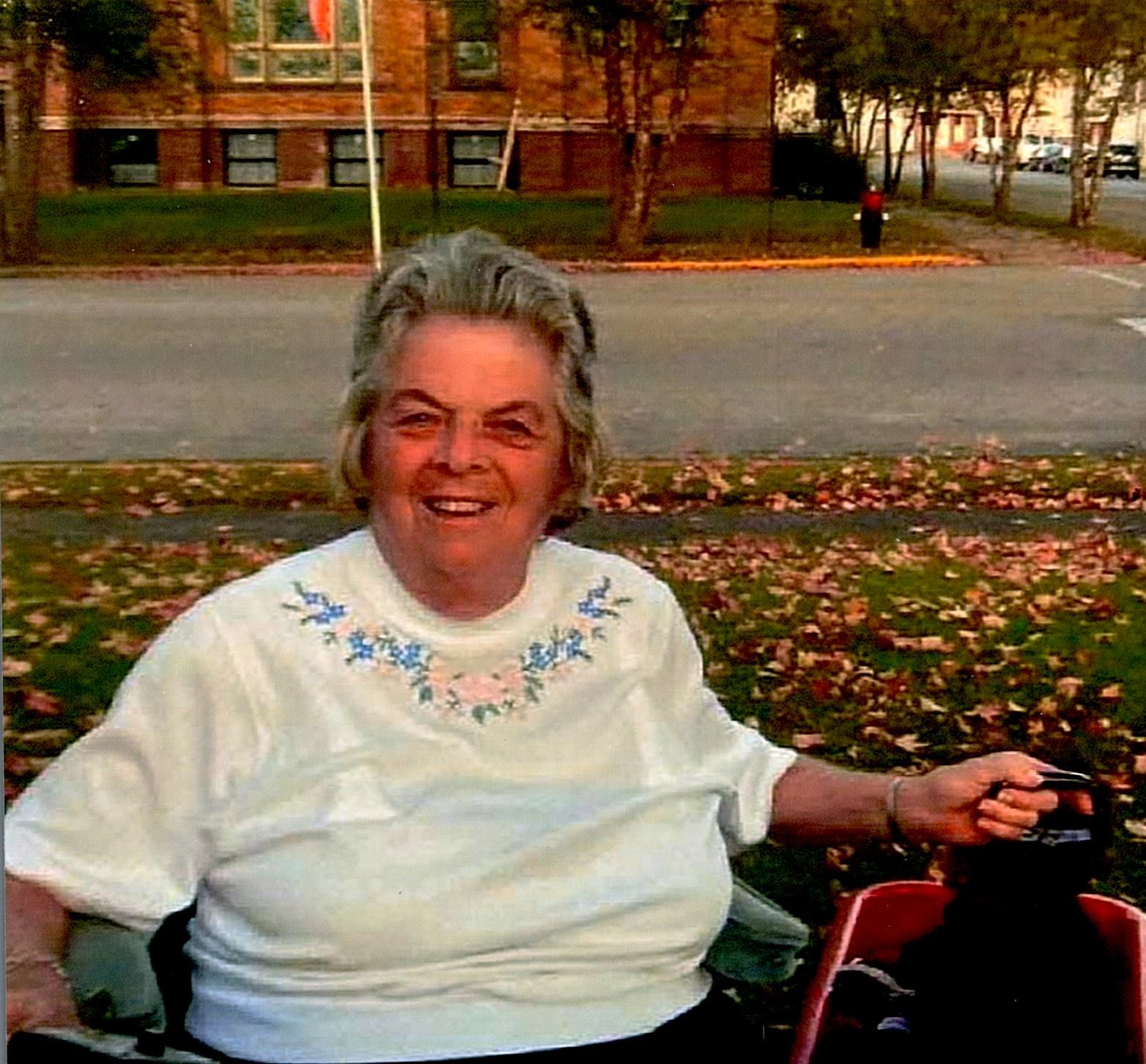 Obituary of Linda Lou Pierce