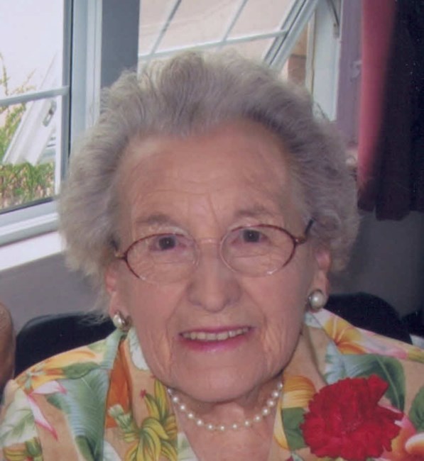 Obituario de Dorothy MacNeil