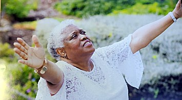 Obituary of Carolyne Williams