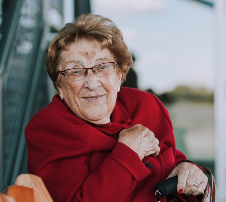 Obituary of Esther Renault (née Lacoursière)