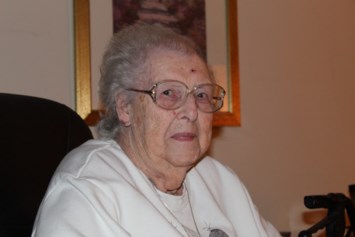 Obituary of Dorothy Evelyn White