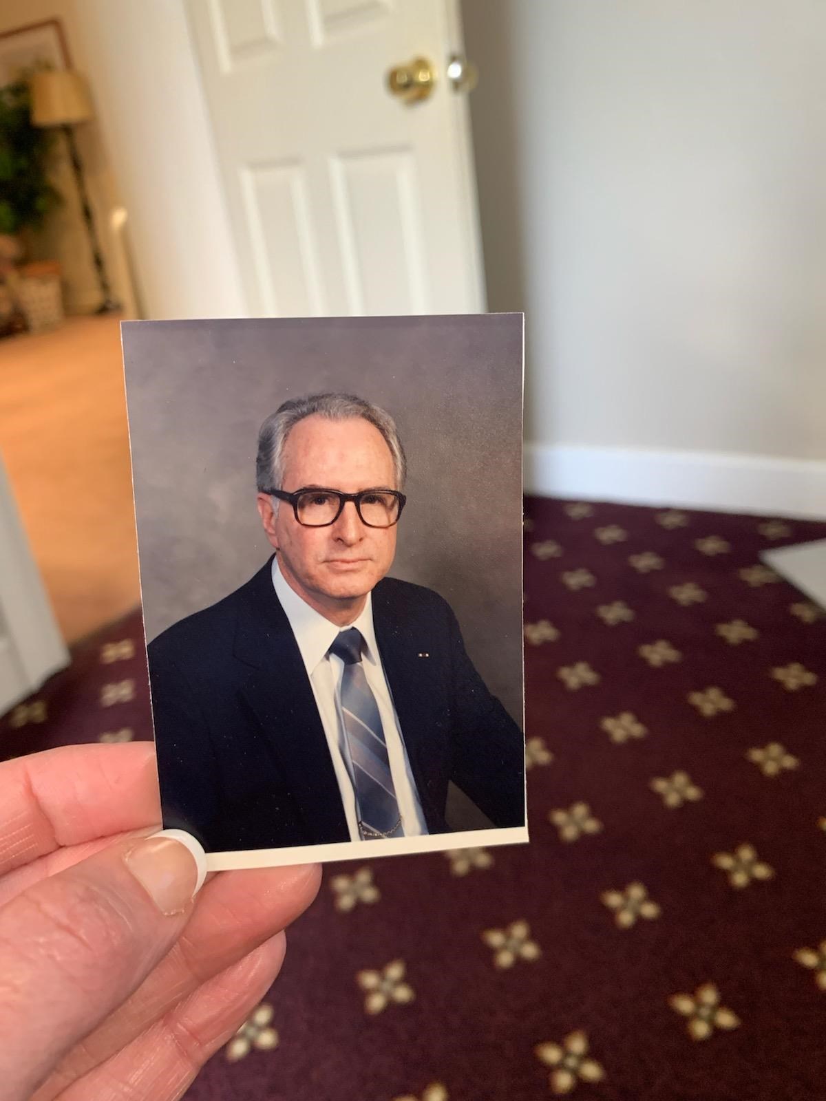 Obituary of Dr. Donald Edwin Wallis