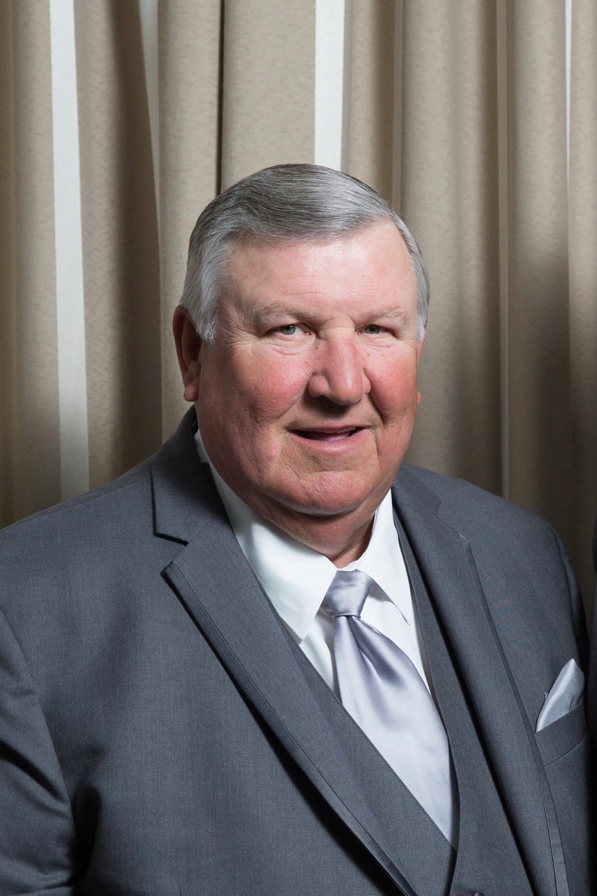 Avis de décès de James P. Houk Jr.