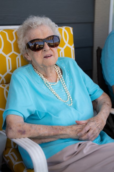 Obituary of Lee Alice DuMont