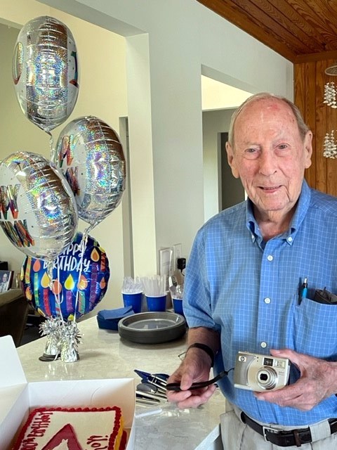 Obituary of Roy Clayton Kuhns