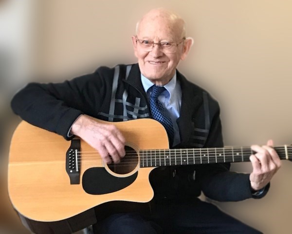 Obituary of Lloyd Hilton Hoecherl