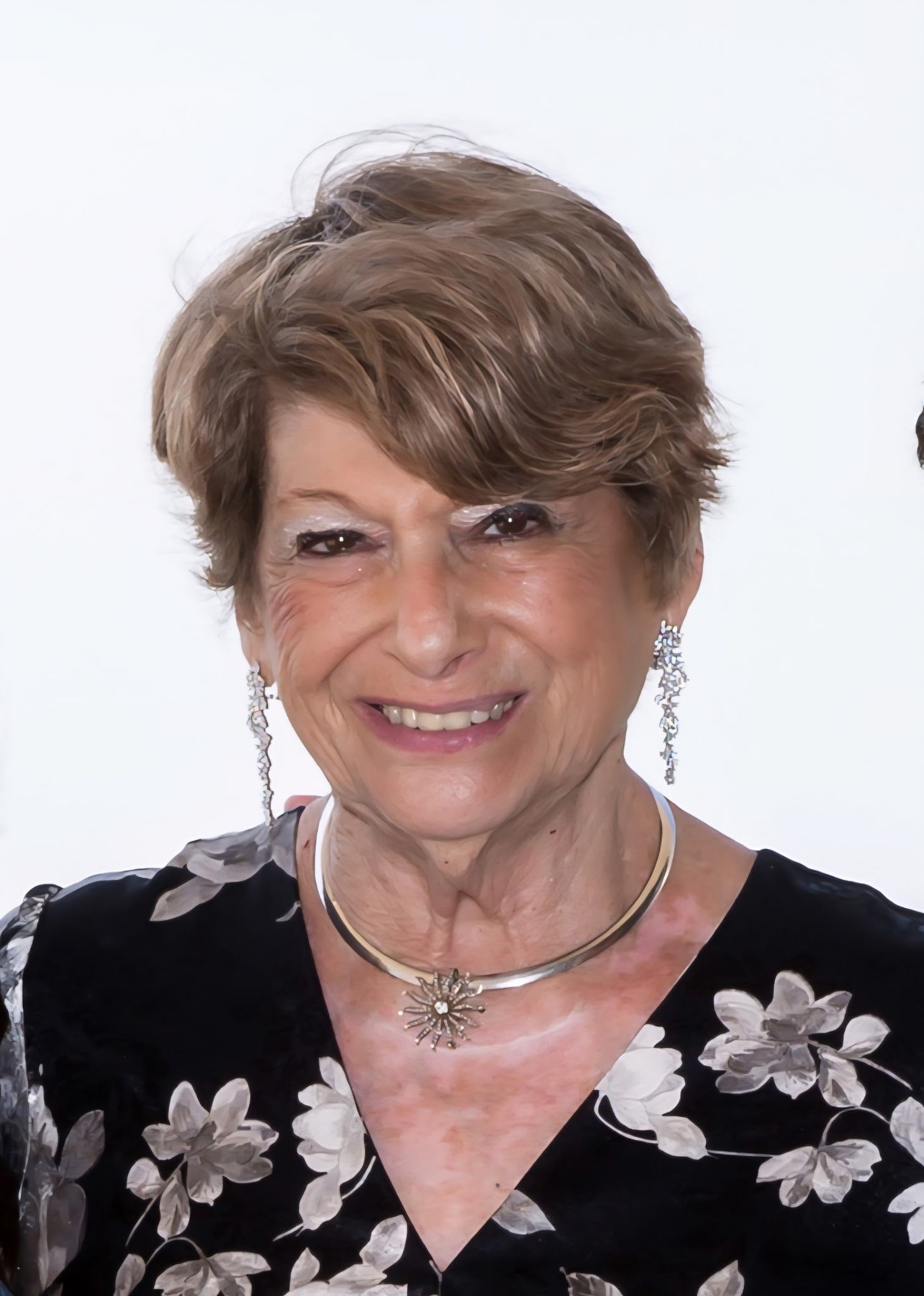 Obituary of Mrs. Beverly Fine