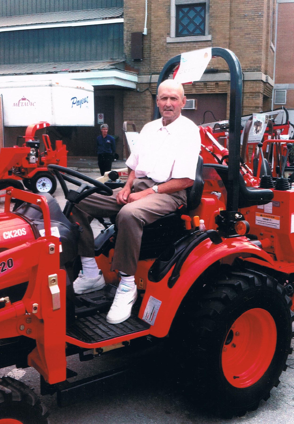 Obituary of René Larivière
