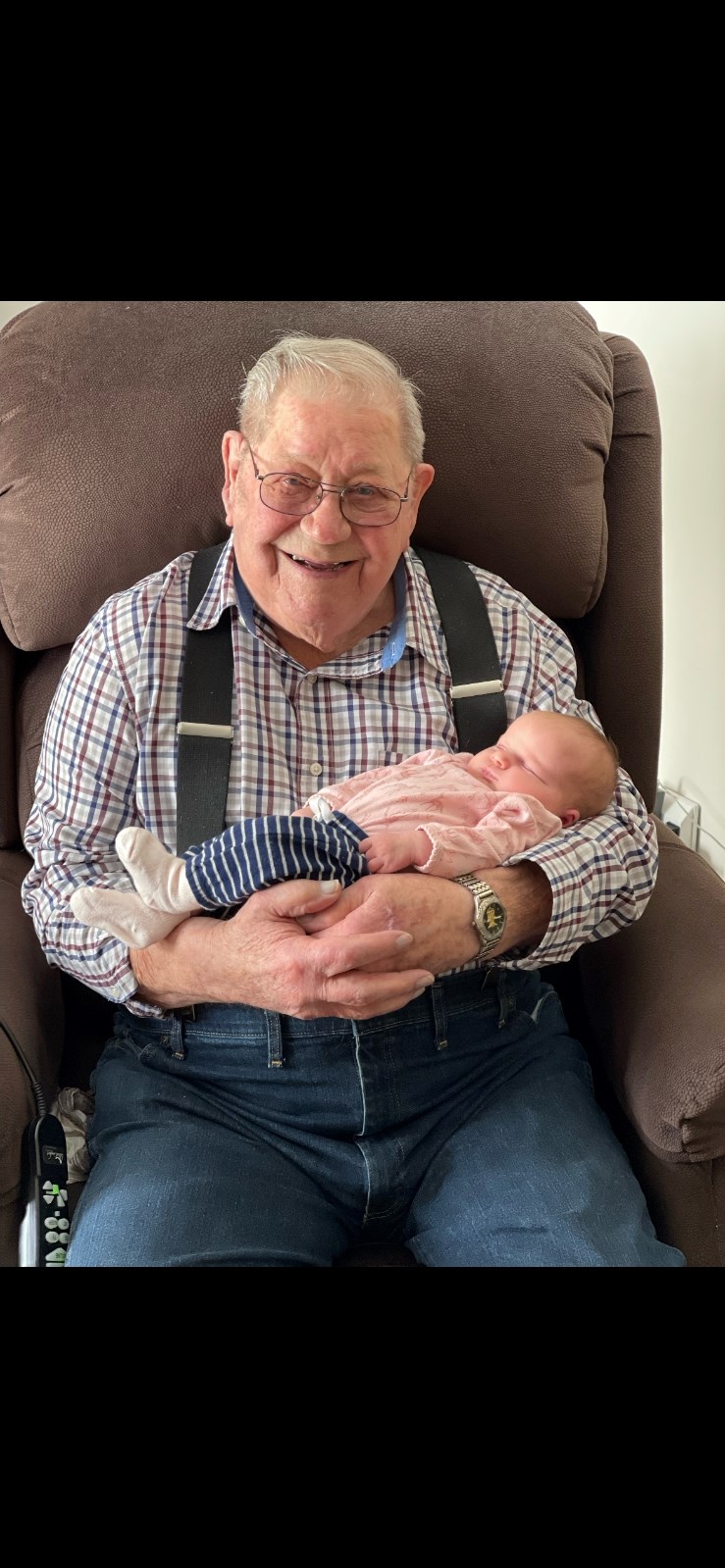 Obituario de Ewaldt "Walt" A. Struss