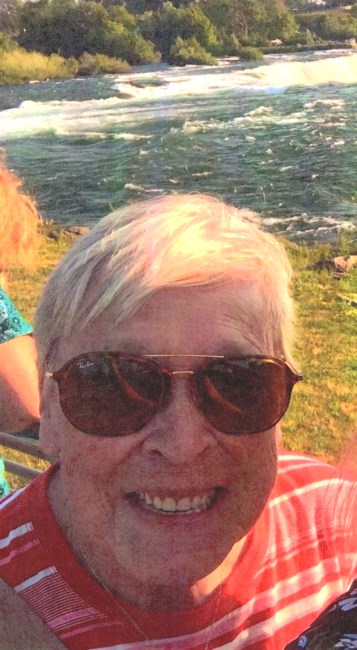 Obituario de Barbara Moore