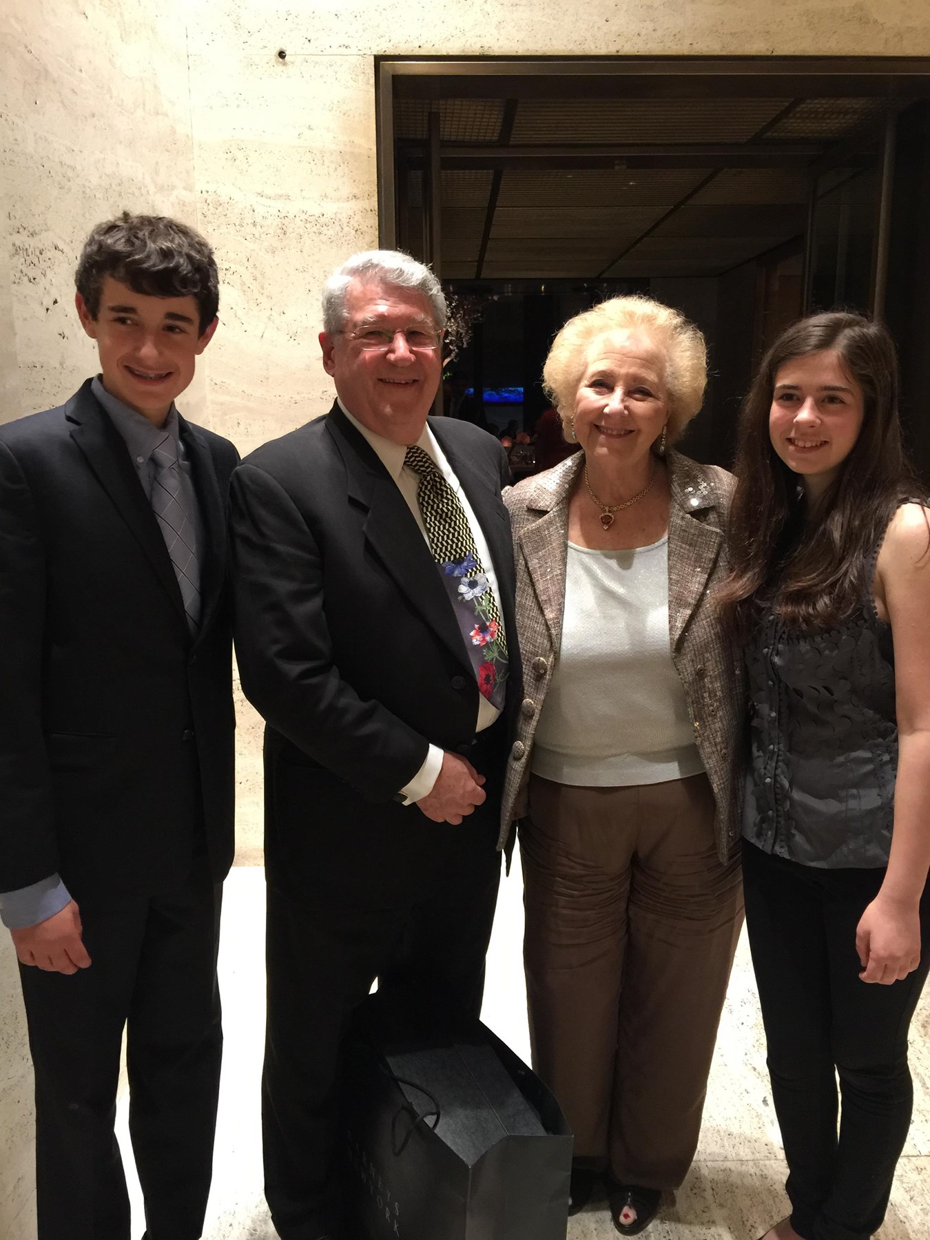 Obituary of Lynn T. Schechter