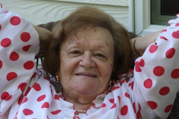 Obituary of Bella Goldfischer