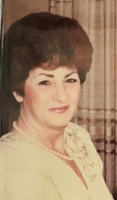 Obituary of Elfriede Lewis