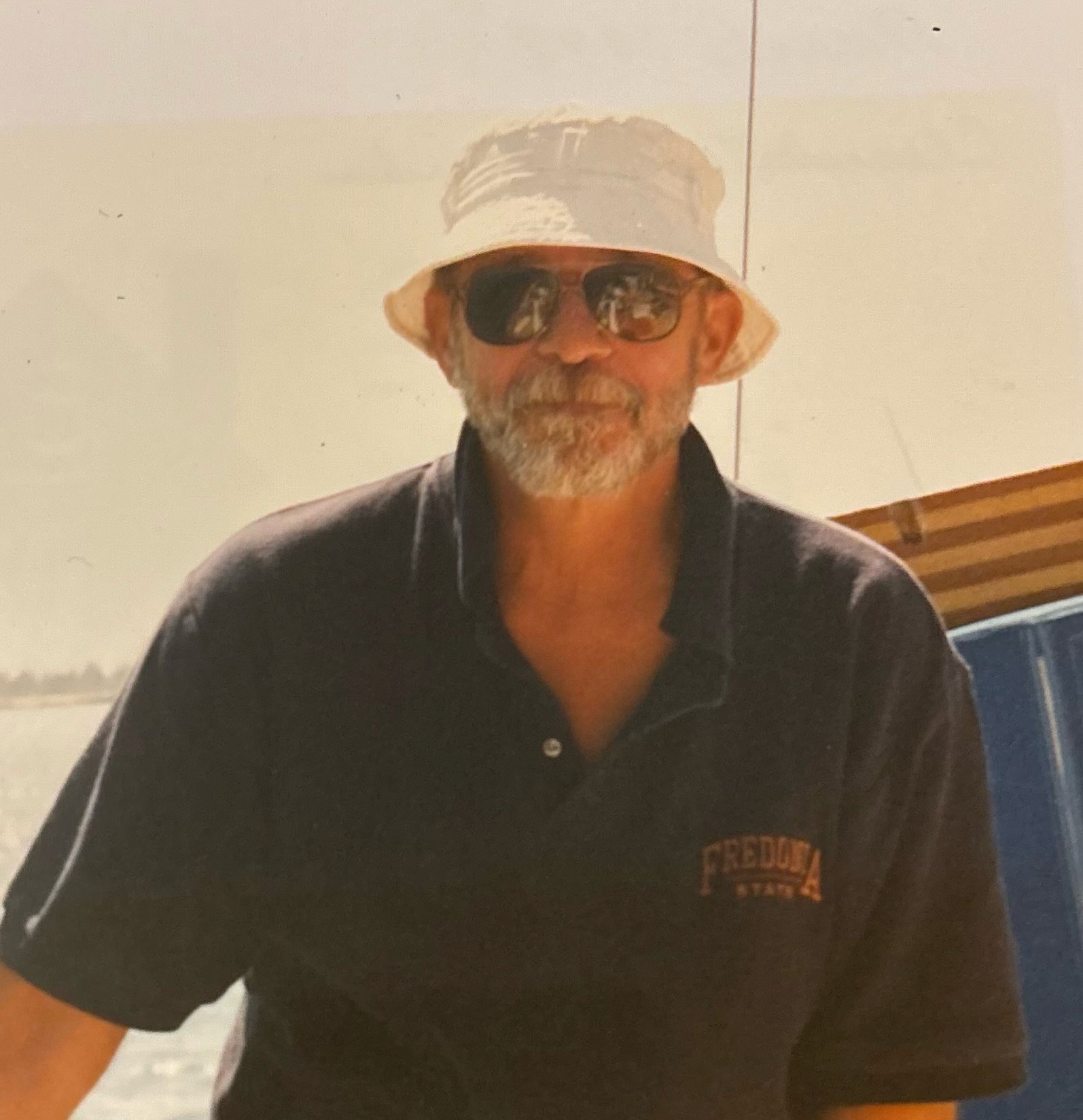 Obituario de George R Mellay