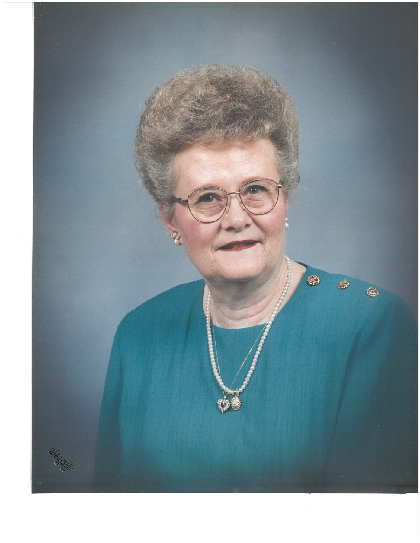 Obituary of Evelyn Louise Macik