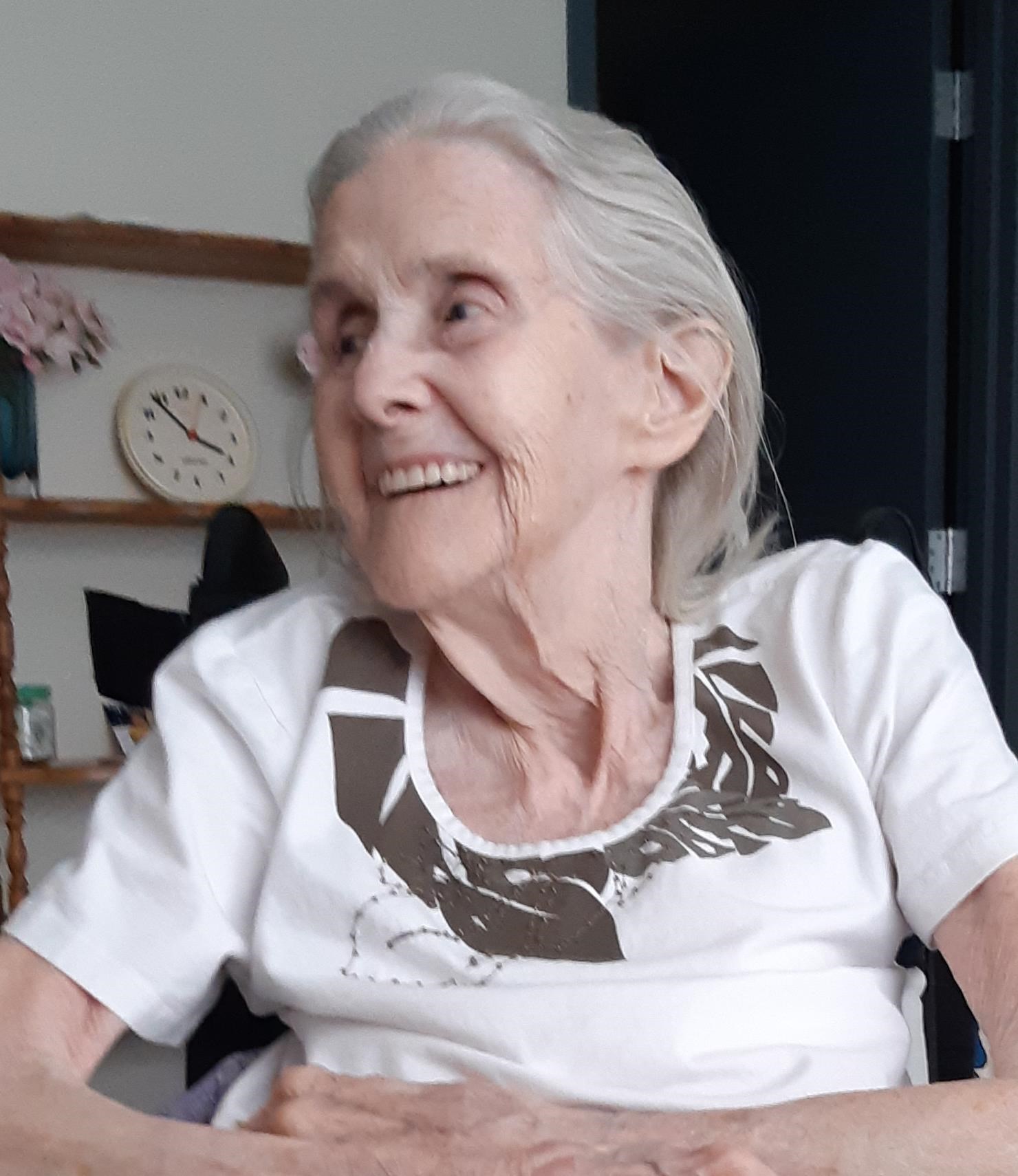 Obituario de Joyce Doreen Young