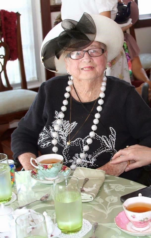 Obituario de Evelyn Gladys Arnold