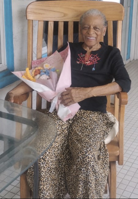 Obituary of Evelyn Lewis