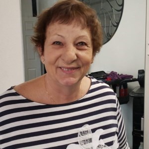 Obituary of Valerie Vee Reynolds