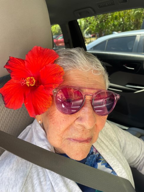 Obituary of Carmen Segunda Simmonds