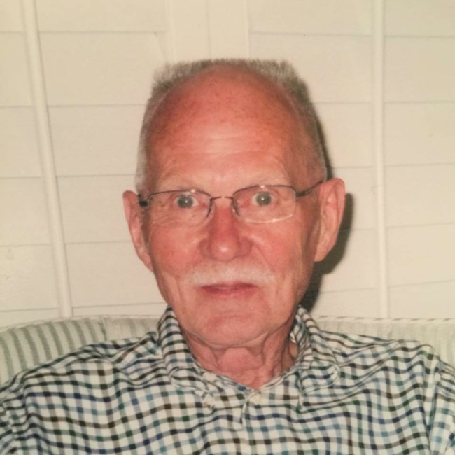 Obituary of Robert L. "Bob" Busenbark