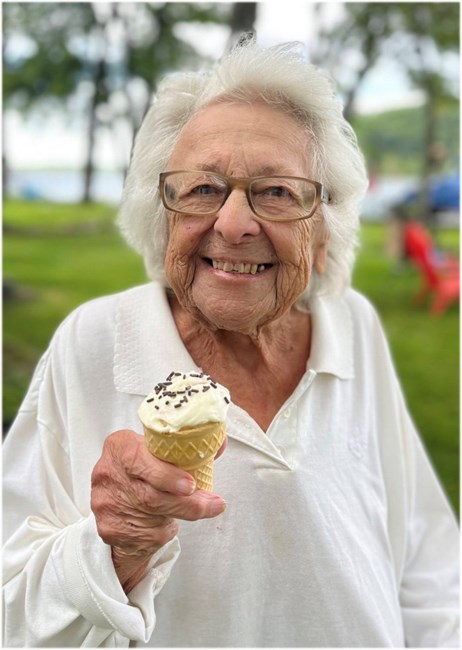 Obituario de Evelyn Julia Frederick