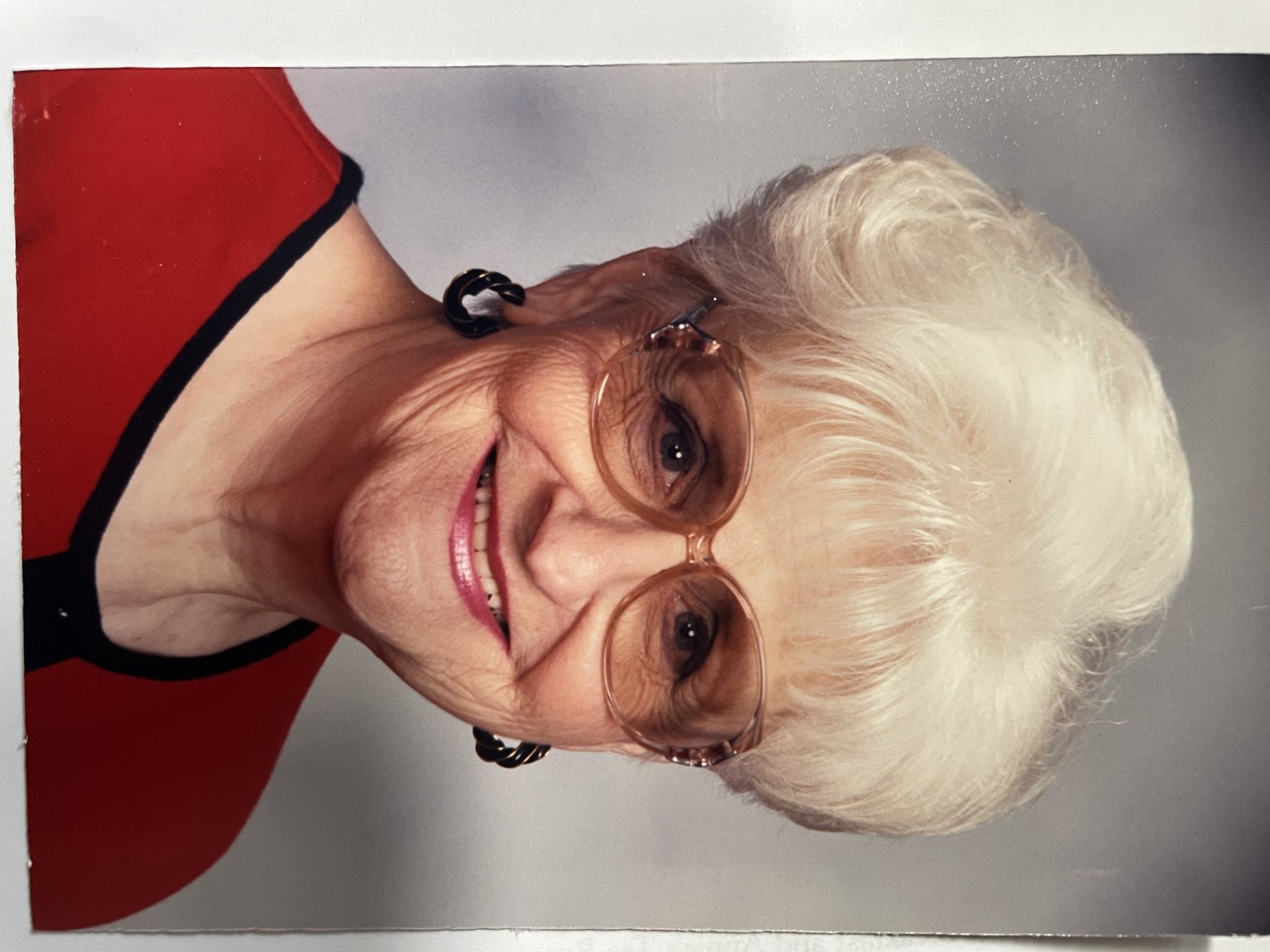 Obituary of Vella Evelyn Stewart