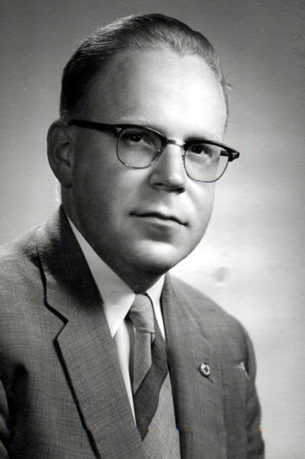 Obituary of Robert Gore Howells