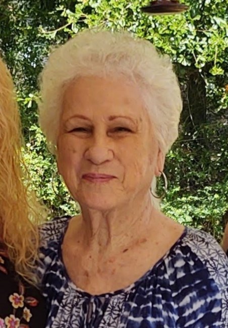 Obituario de Helen Louise Roberts
