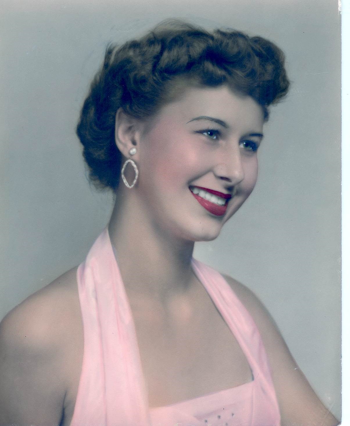 Obituary of Peggy Joyce Holt