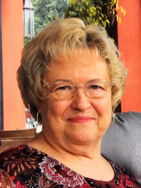 Obituary of Phyllis E Davis