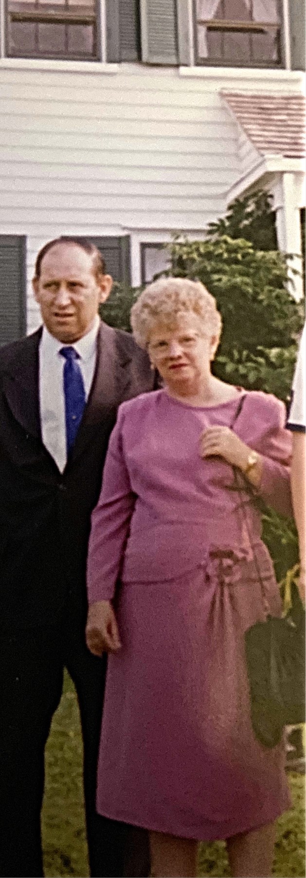 Obituario de Aileen Mary Petroff