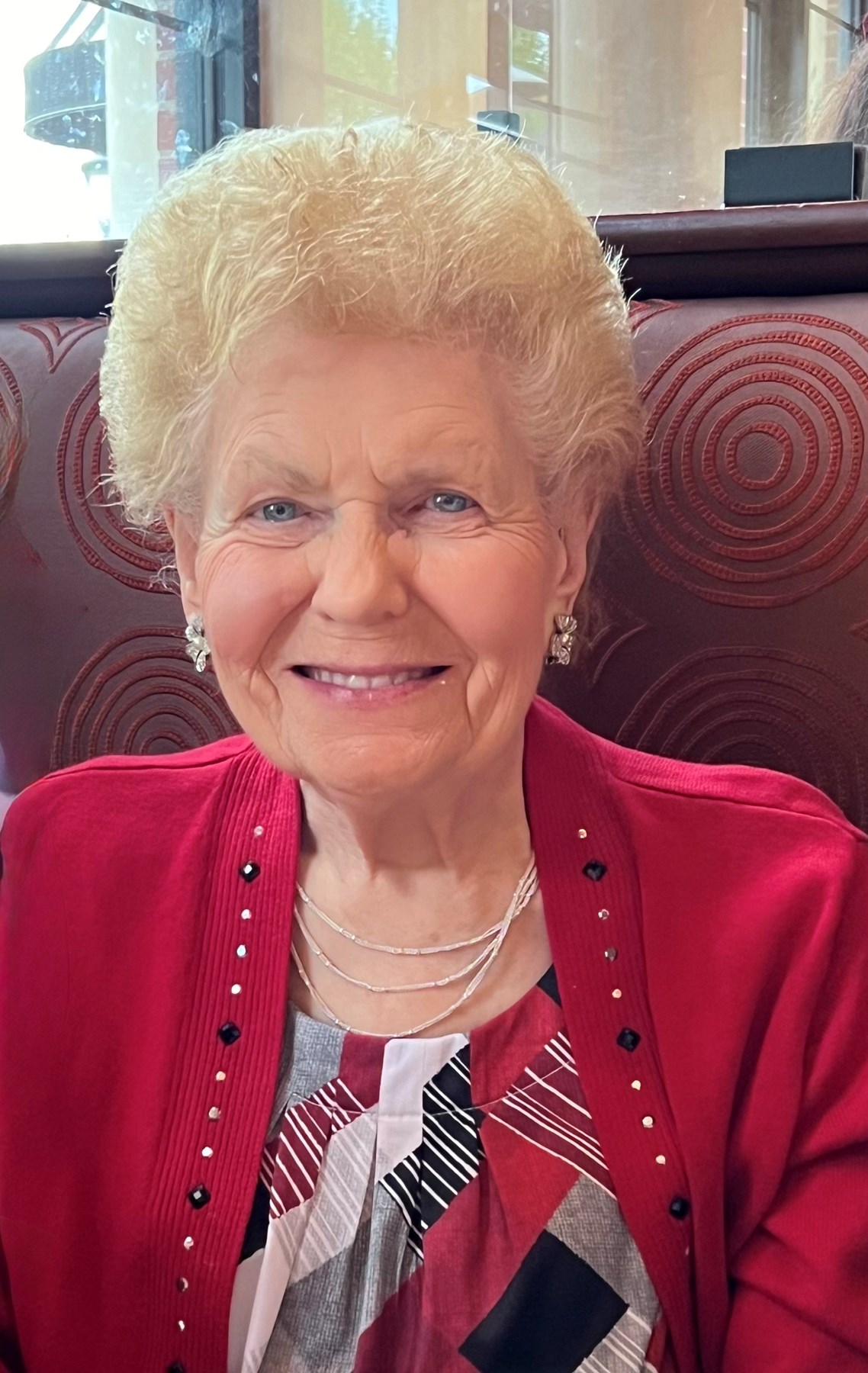 Obituary of Eleanor Sakelios