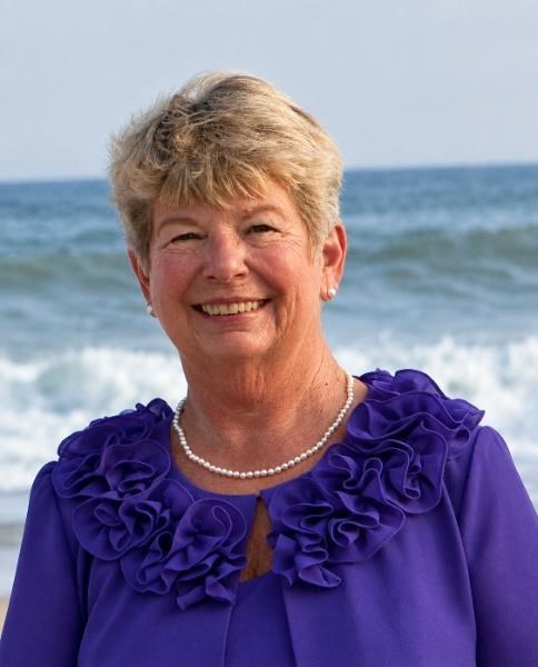 Obituary of Elaine Gates Charney