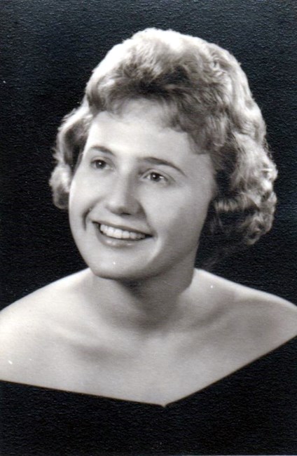 Obituary of Evelyn Kay Field