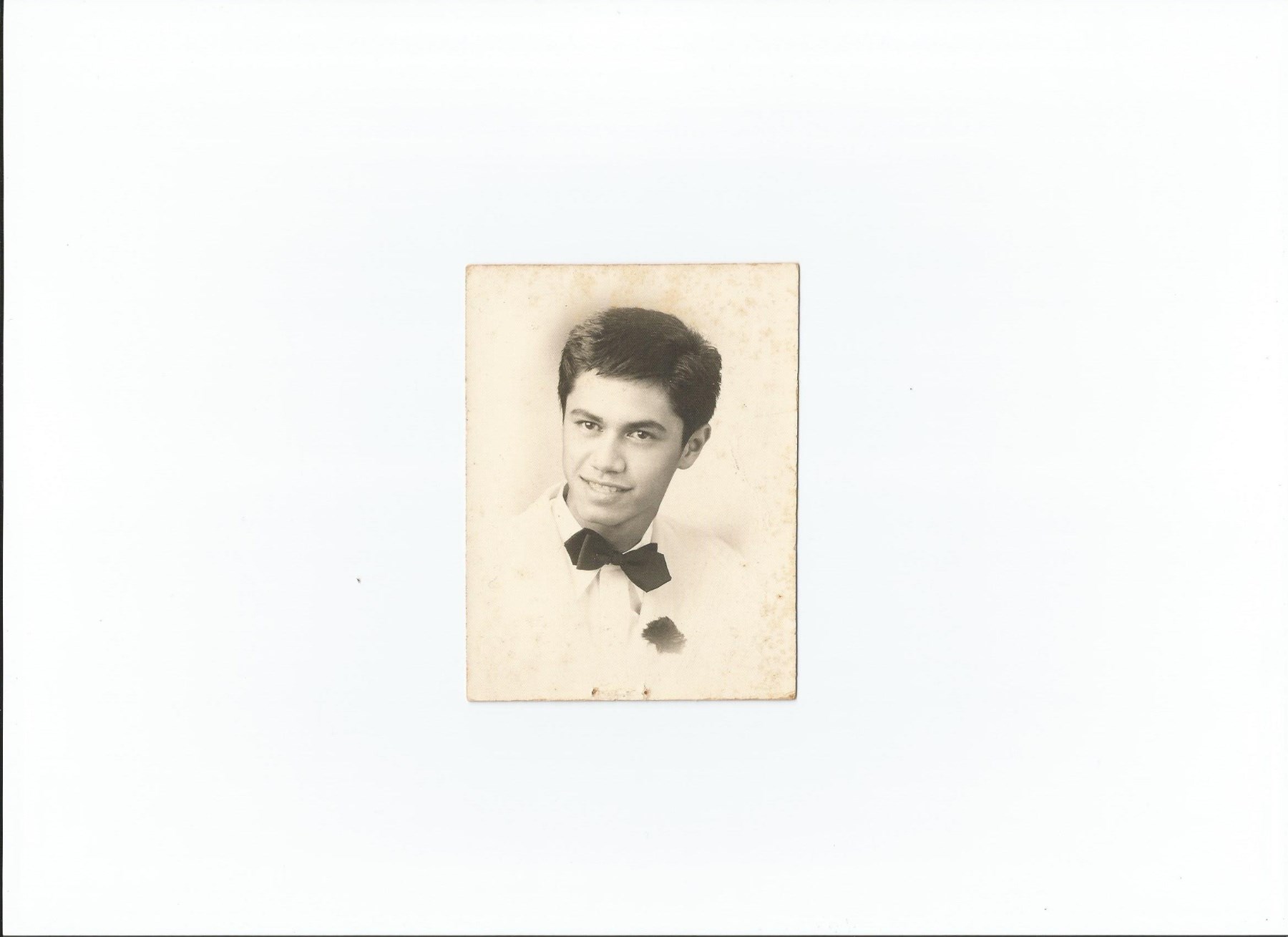 Obituary of Robert E "Lum" Flores