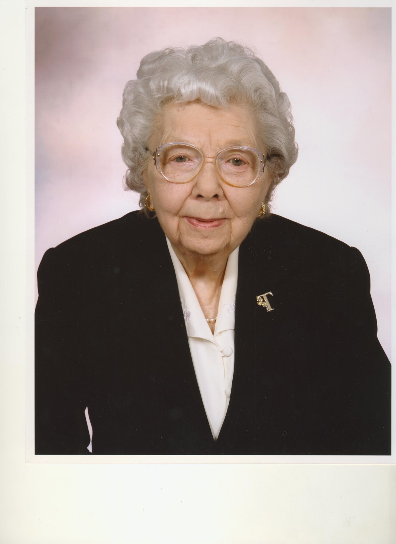 Obituary of Theona Hartman Pirie