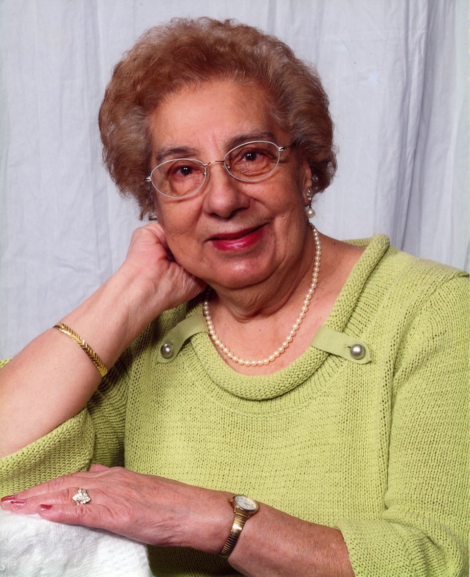 Obituario de Thelma Beskangy