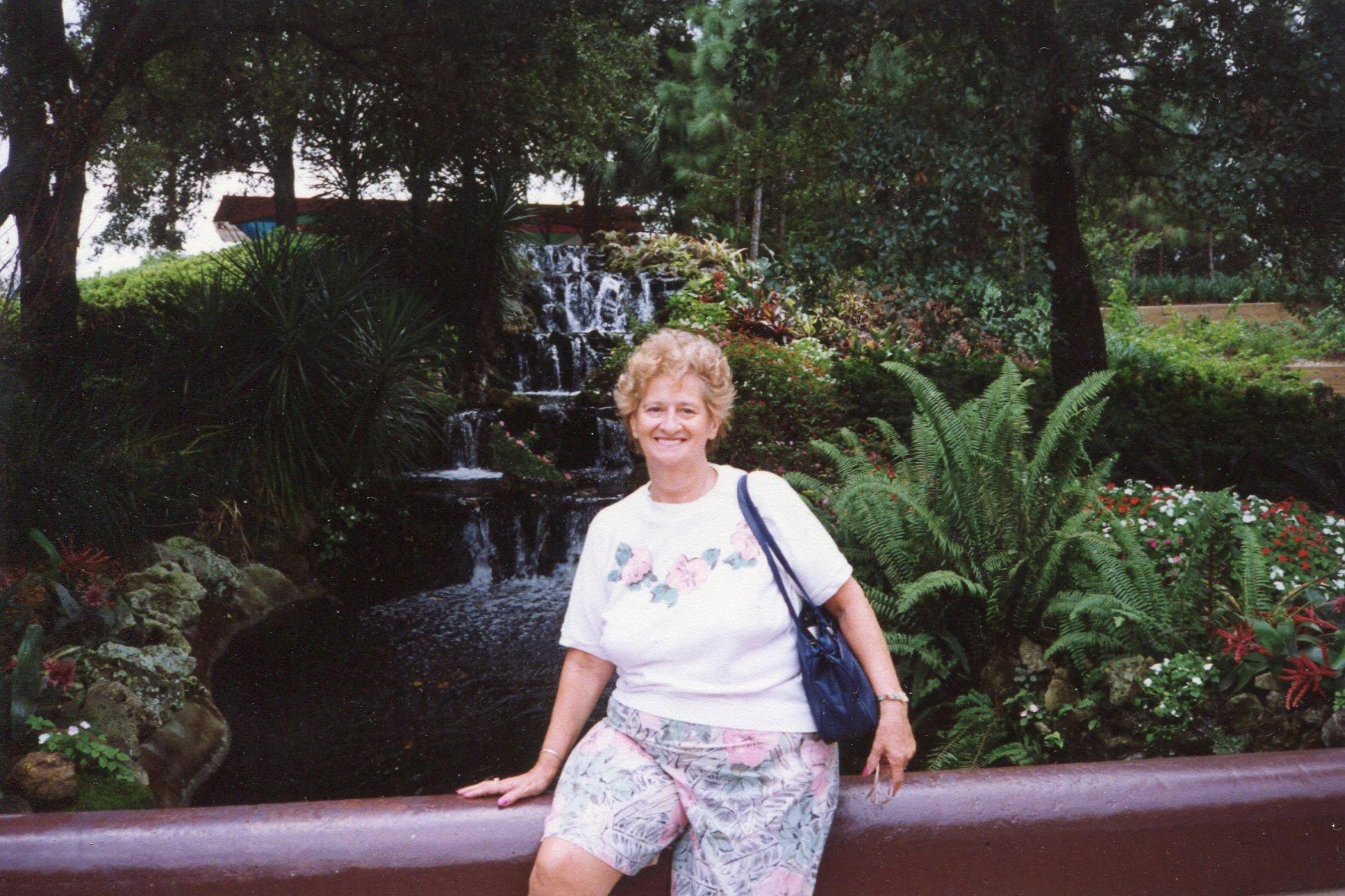 Obituary of Joan Fronce-Simmons