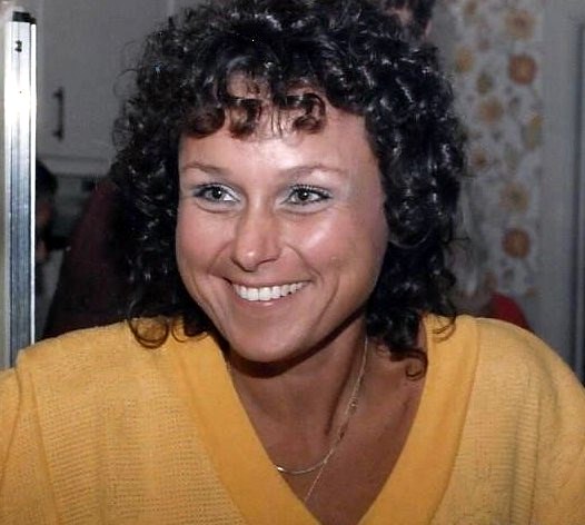 Obituary of Roberta "Bobbie" Davis